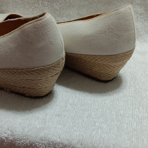 American Eagle Slip-on Cream Canvas Wedge sz. 10 W - Picture 6 of 9